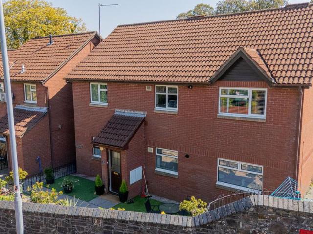 Flat for sale in Allt-yr-yn, Wales