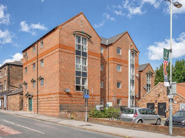 Flat for sale in High Field, York