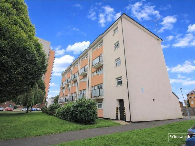 Flat for sale in Elstree and Borehamwood, Borehamwood
