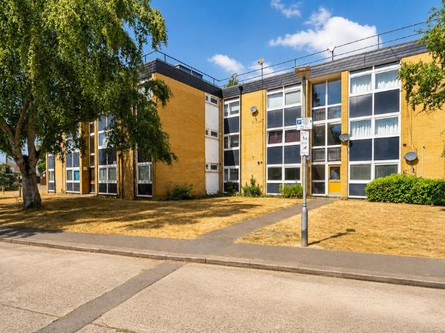 Flat for sale in St Albans, Five Acres