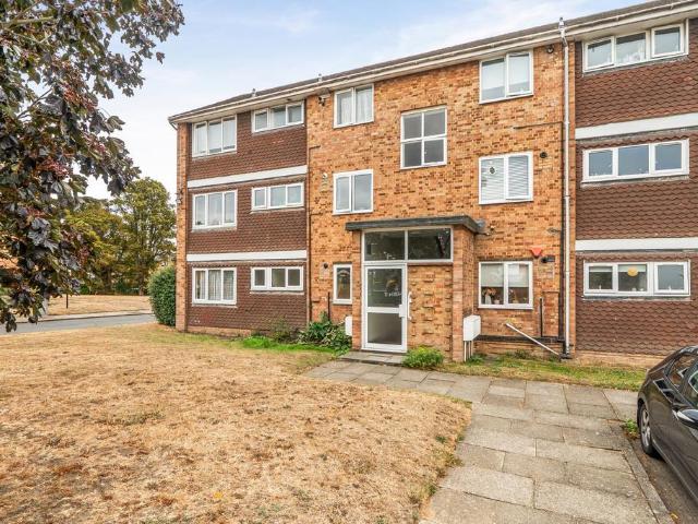 Flat for sale in South End, Greater London