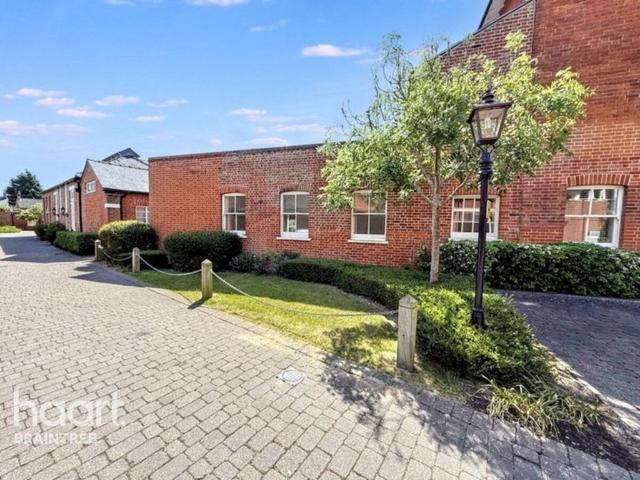 Flat for sale in Bocking, Chipping Hill
