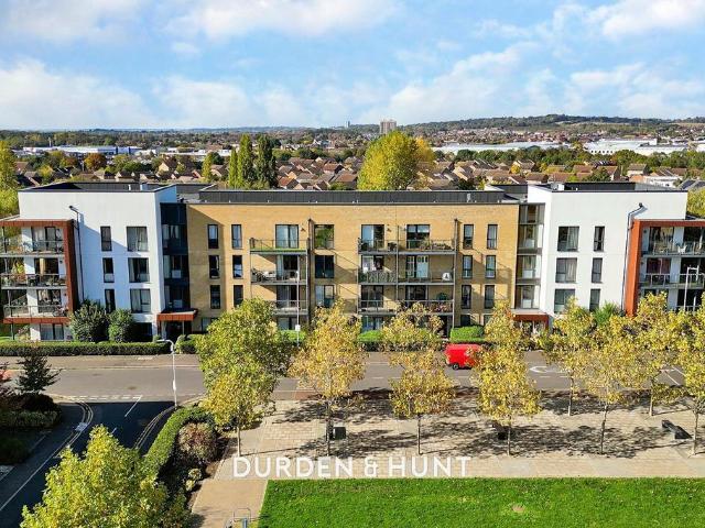 Flat for sale in Harold Wood, Greater London