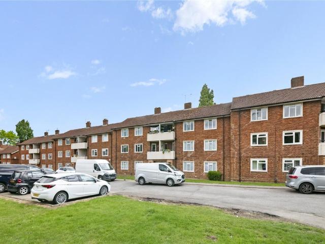 Flat for sale in Ickenham, Greater London