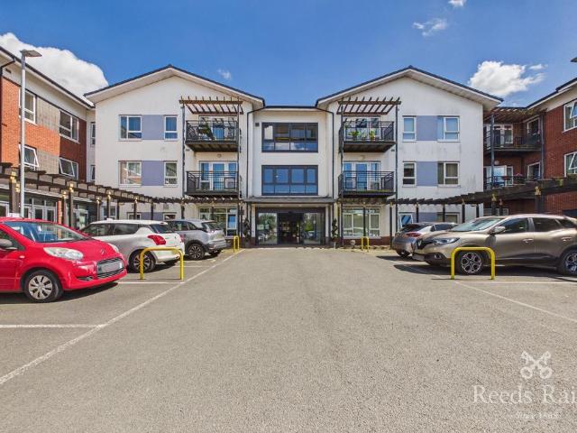 Flat for sale in Middlewich