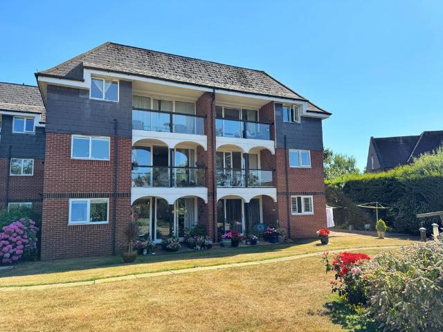 Flat for sale in Withycombe, Budlake