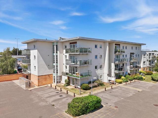 Flat for sale in Alton Barnes, Essex