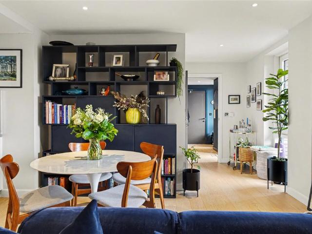 Flat for sale in Hoxton, Greater London