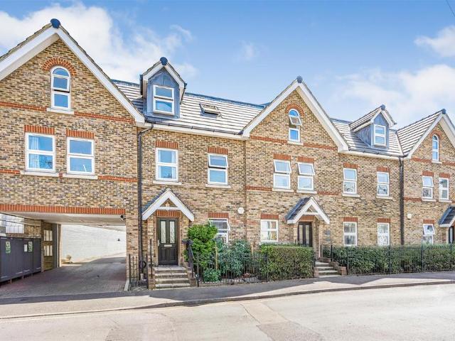 Flat for sale in Greater London