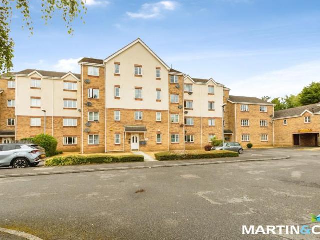 Flat for sale in Causeway Green, West Midlands