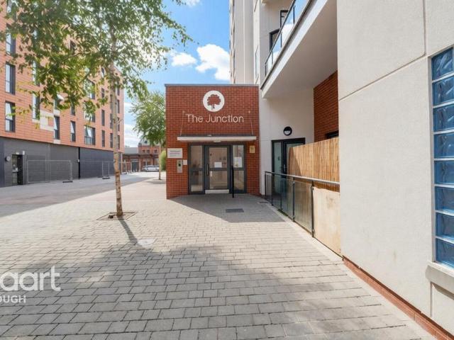 Flat for sale in Chalvey, Slough