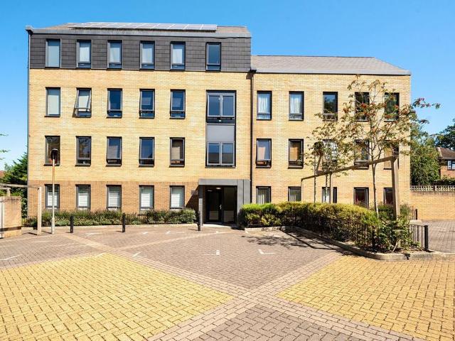 Flat for sale in Sandown Park, Kent