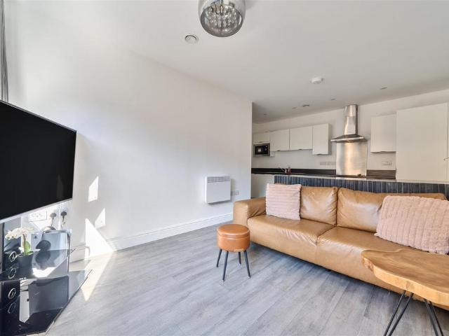 Flat for sale in Feckenham, City Of Bristol