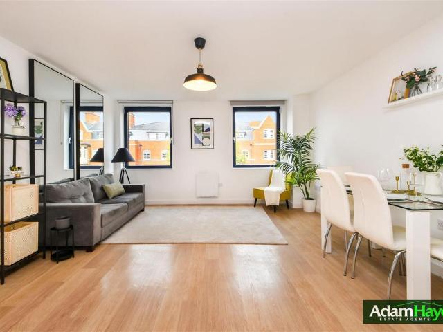 Flat for sale in London Borough of Barnet, Greater London
