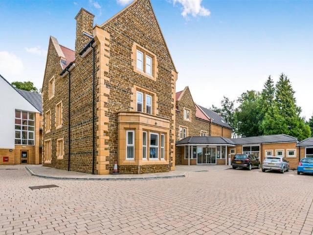 Flat for sale in Kingsthorpe, Northamptonshire