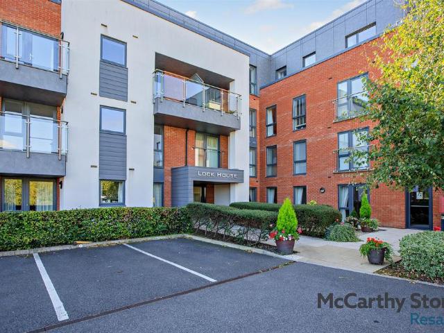 Flat for sale in Firepool, Rumwell