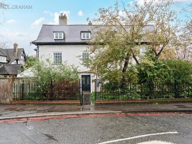 Flat for sale in The Wrythe, Greater London