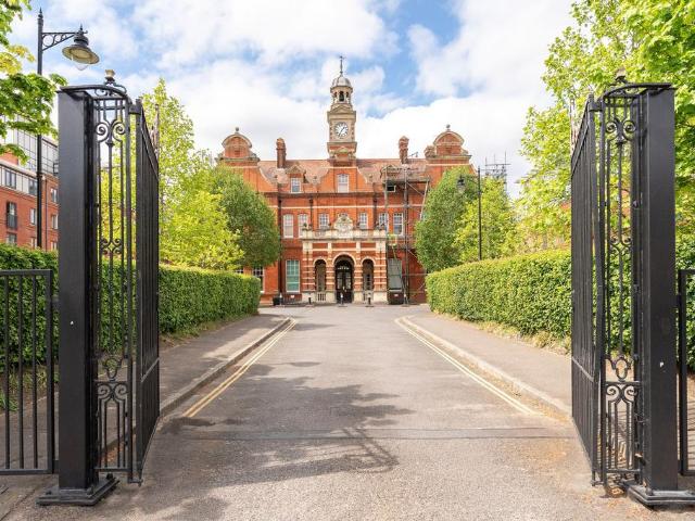Flat for sale in Heigham Grove, East Bank