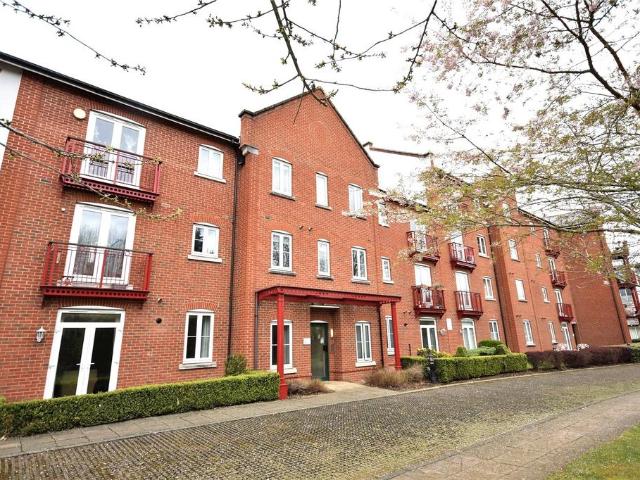 Flat for sale in Walton, Aylesbury