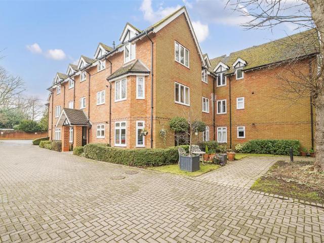 Flat for sale in Fleet, Hart