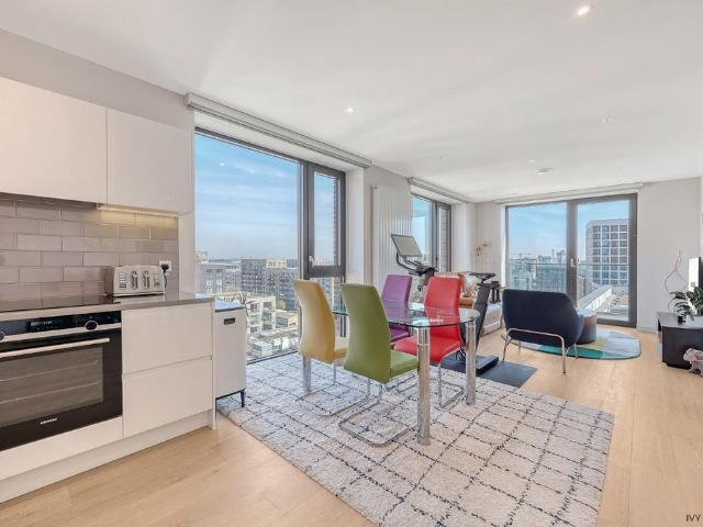 Flat for sale in Silvertown, Greater London