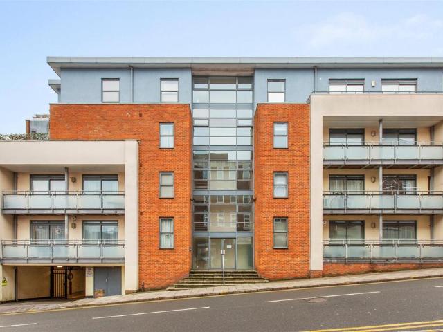 Flat for sale in Daws Hill, Cressex
