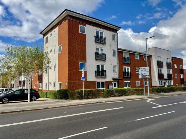 Flat for sale in Key Street, Suffolk