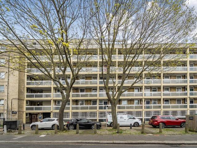 Flat for sale in Loughborough Junction, Greater London