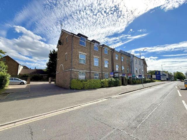 Flat for sale in Dunstable, Bedfordshire