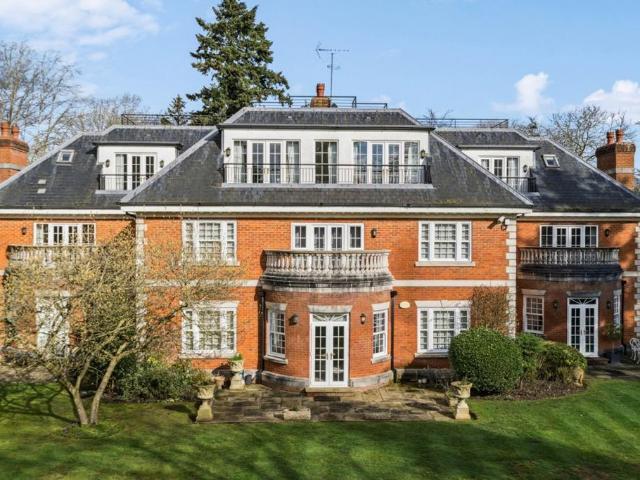 Flat for sale in Beaconsfield, Penn Bottom