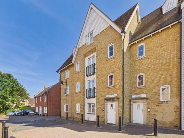 Flat for sale in Hythe, Fordham Heath