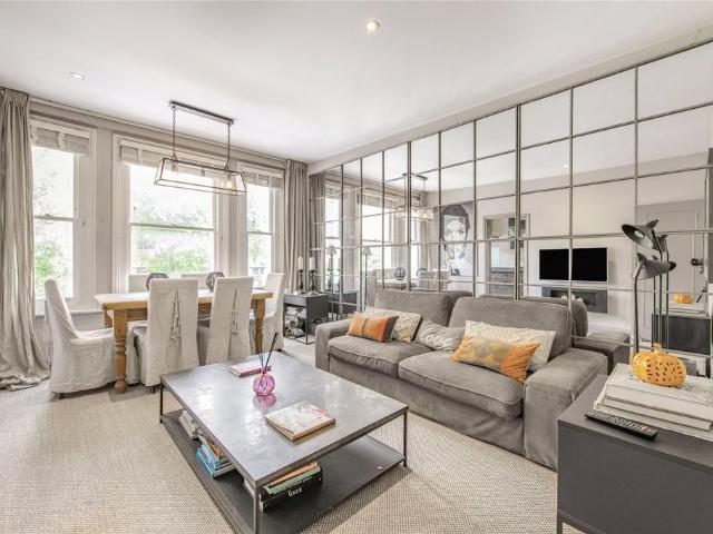 Flat for sale in Brompton, Greater London