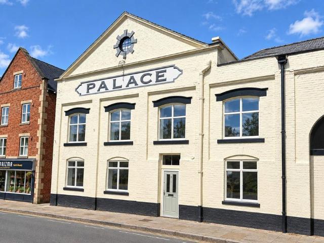 Flat for sale in Chippenham, Wiltshire