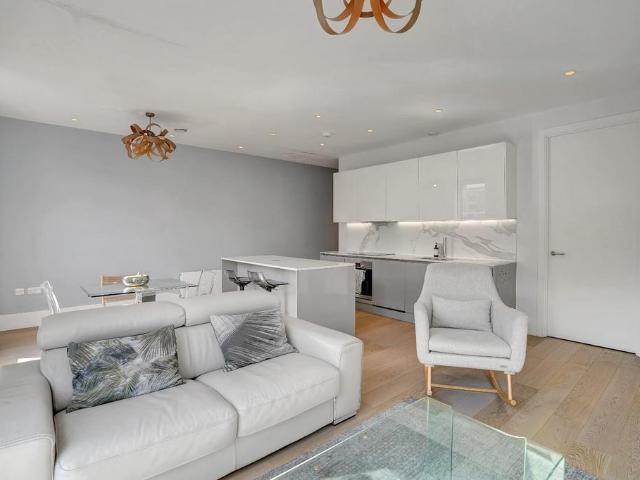 Flat for sale in West Norwood, Greater London