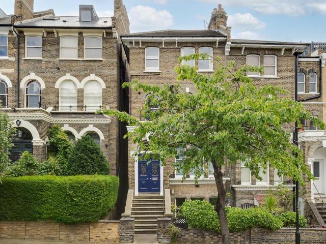Flat for sale in Kentish Town, Greater London