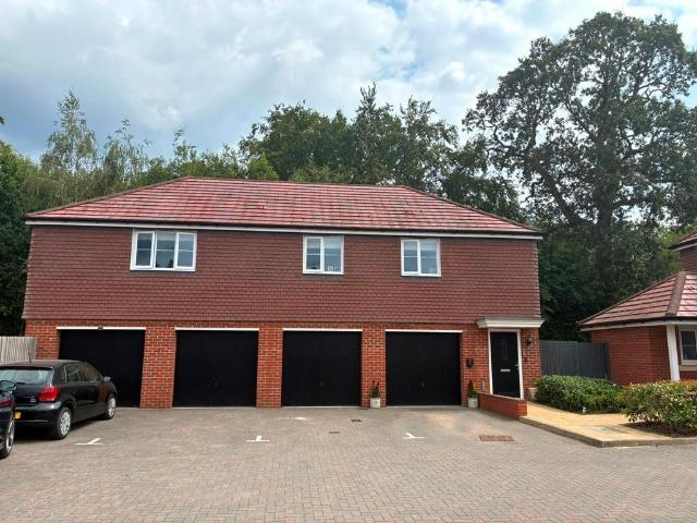 Flat for sale in Elvetham Heath, Hart
