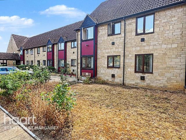 Flat for sale in Kingsdown, Swindon