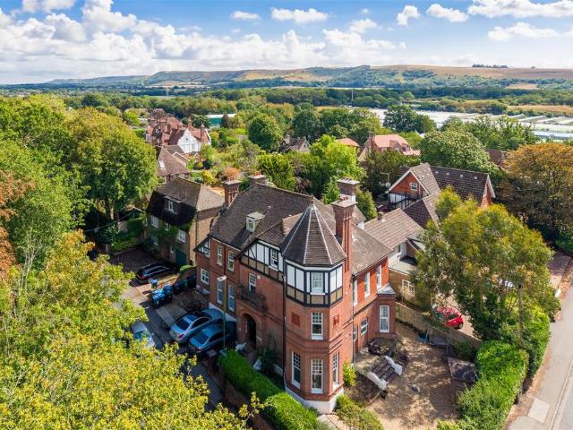 Flat for sale in Perryfields, West Sussex