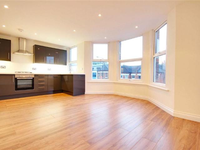 Flat for sale in Muswell Hill, Greater London