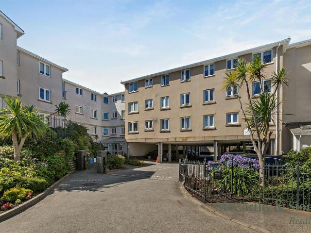 Flat for sale in Newquay, Cornwall