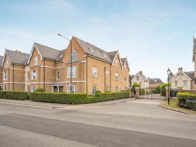 Flat for sale in Clewer Village, Windsor