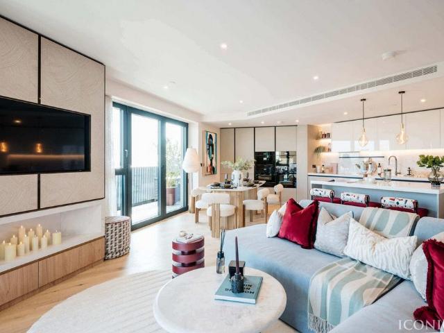 Flat for sale in Shepherd's Bush, Greater London