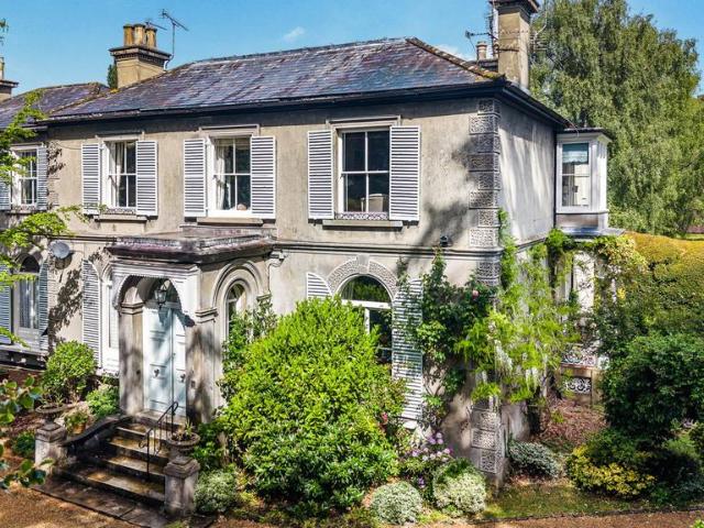 Flat for sale in The Butts, Kent