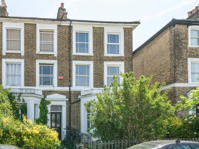 Flat for sale in London Borough of Lewisham, New Cross