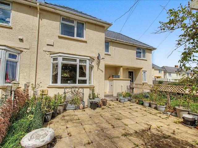 Flat for sale in Pembroke Dock, Wales