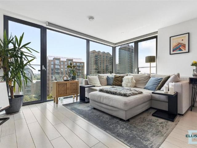 Flat for sale in Hale Village, Tottenham Hale