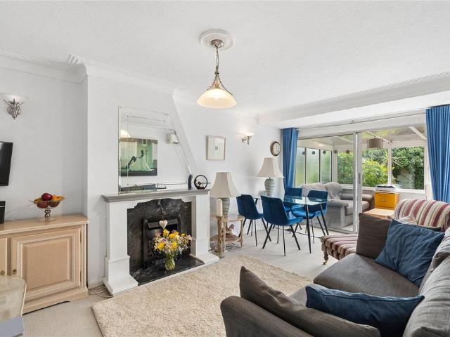 Flat for sale in Hornchurch, Greater London