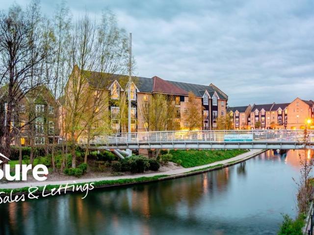 Flat for sale in Pouchen End, Hertfordshire