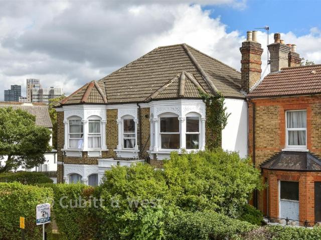 Flat for sale in London Borough of Croydon, Greater London
