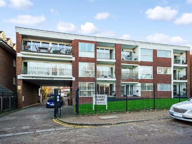 Flat for sale in London Borough of Waltham Forest, Greater London